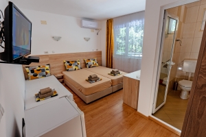 Aia Kavatsi Triple room 8А